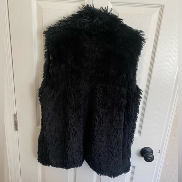Betsy Johnson faux fur shaggy black vest with silk leopard print inside lining M - Picture 4 of 10